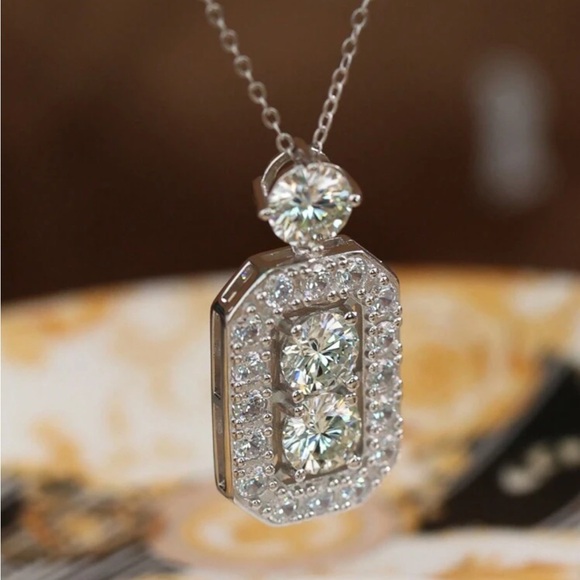 NWOT Sterling Silver3 x 1 CT Moissanite Necklace 16” to 18” GRA Certified